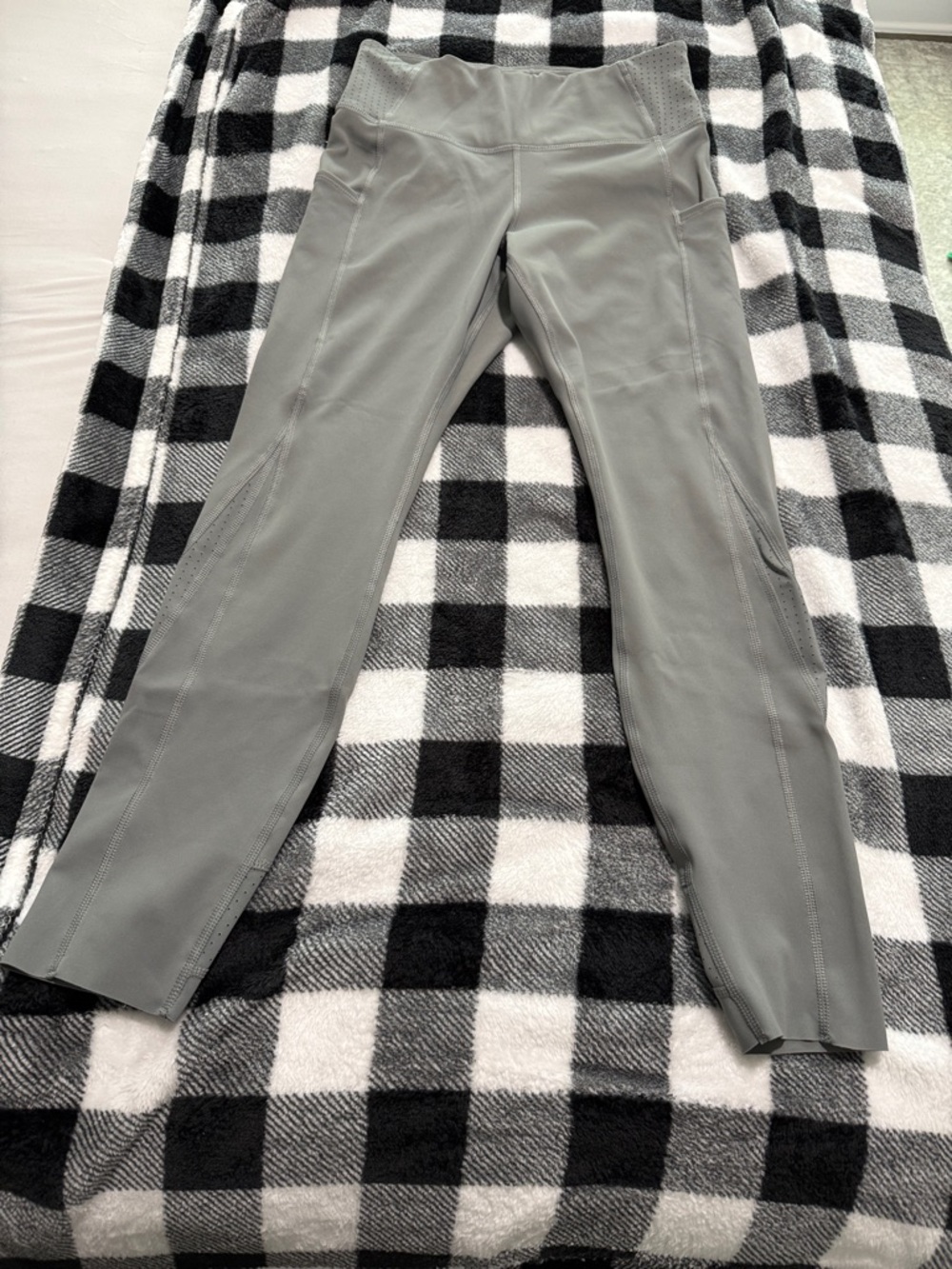 Brooks Women's Leggings in Gray with Side Pockets